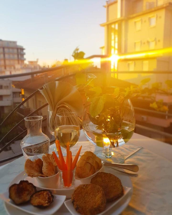 Hotel Romantica ريميني المظهر الخارجي الصورة