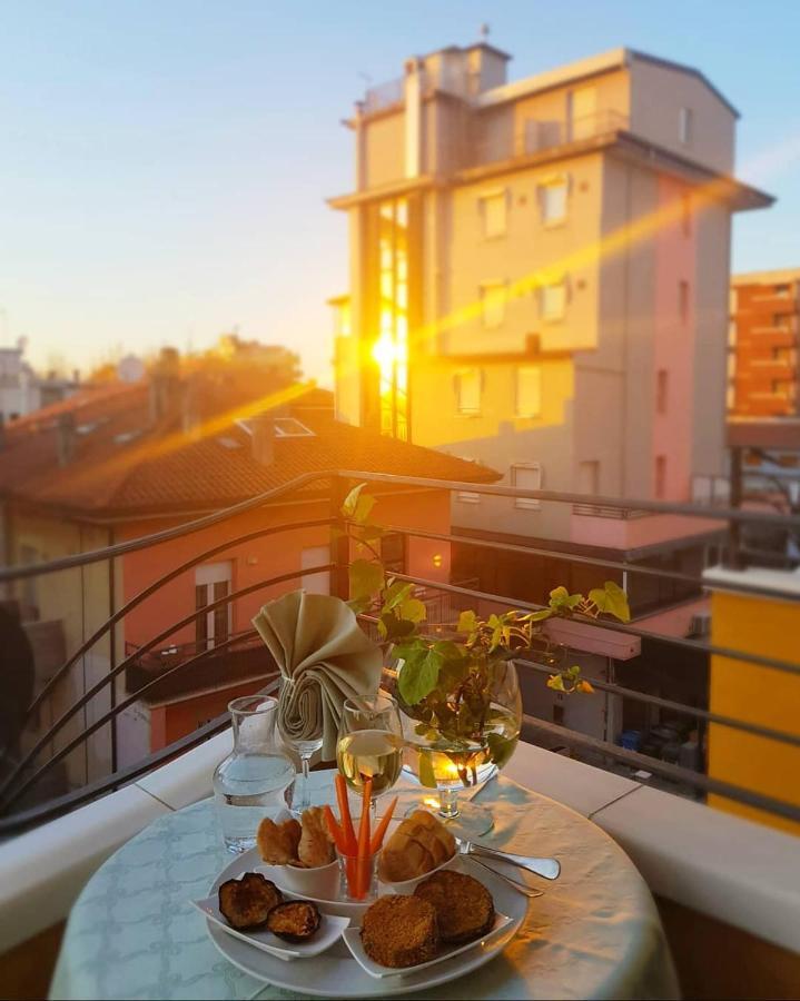 Hotel Romantica ريميني المظهر الخارجي الصورة