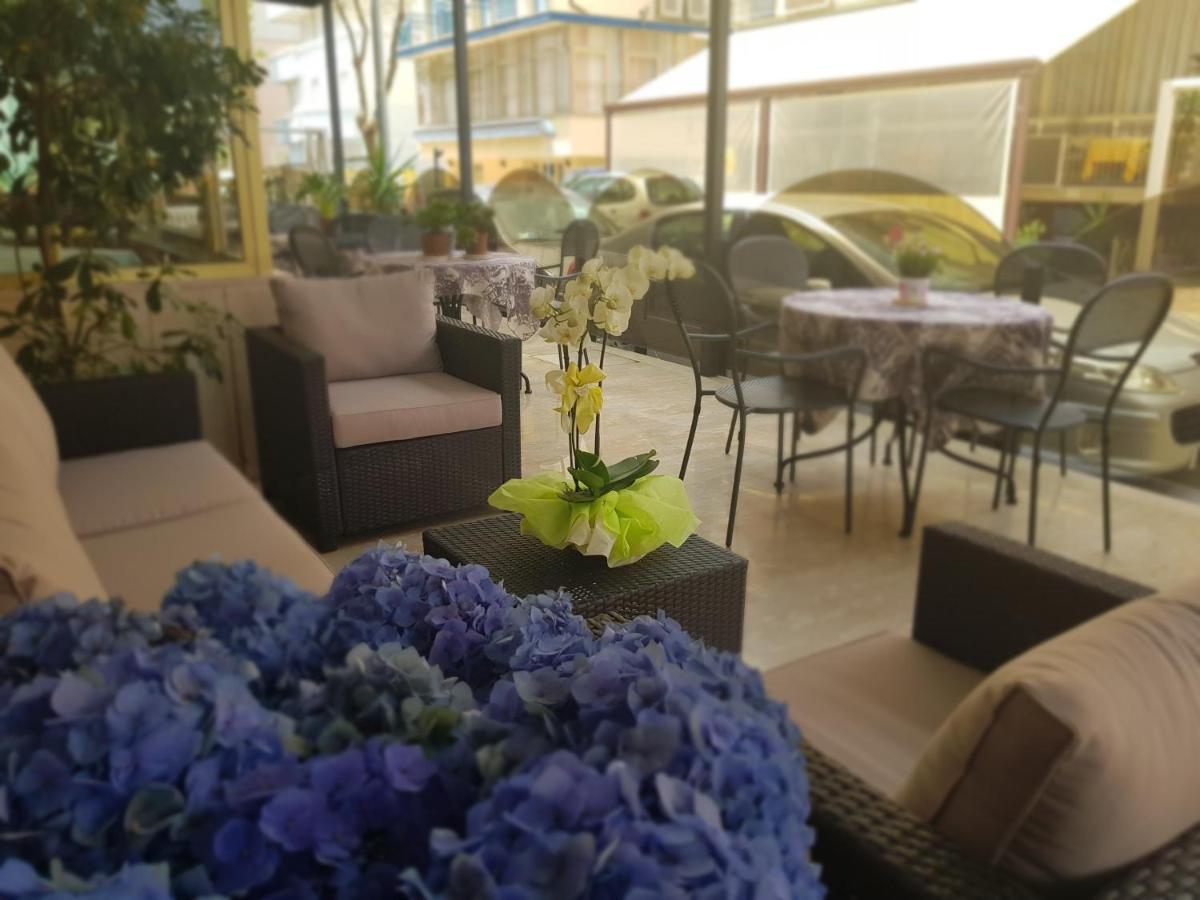 Hotel Romantica ريميني المظهر الخارجي الصورة