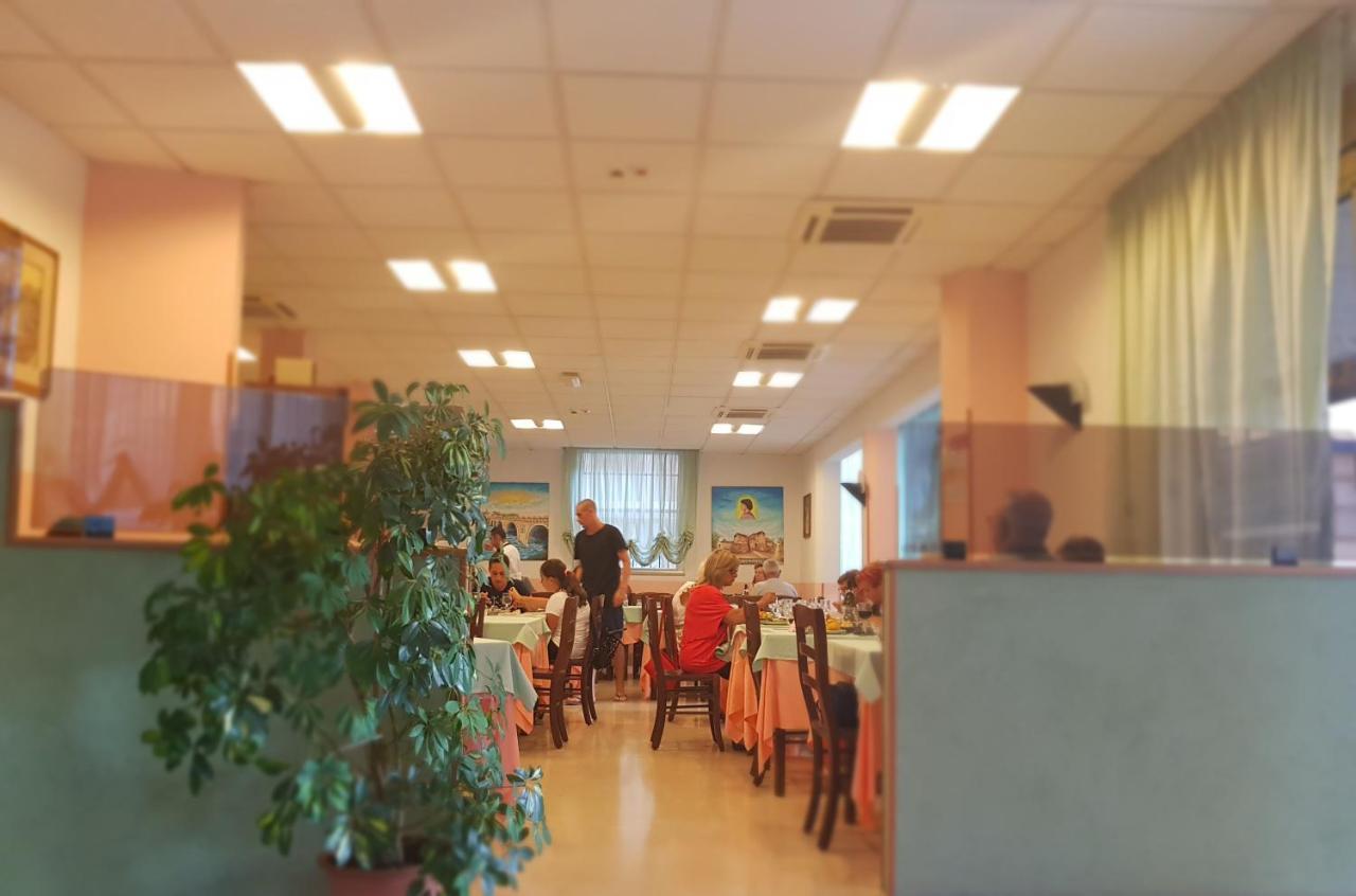 Hotel Romantica ريميني المظهر الخارجي الصورة