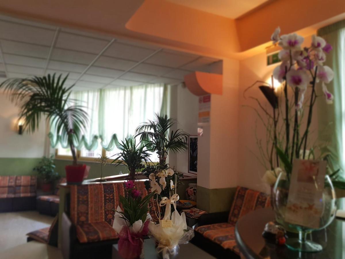Hotel Romantica ريميني المظهر الخارجي الصورة