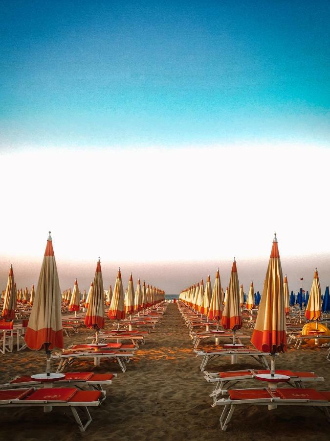 Hotel Romantica ريميني المظهر الخارجي الصورة