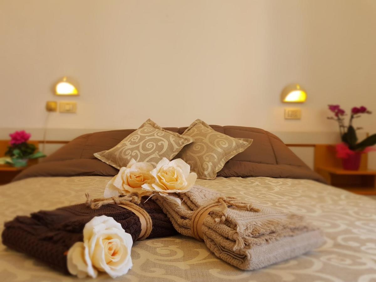 Hotel Romantica ريميني المظهر الخارجي الصورة
