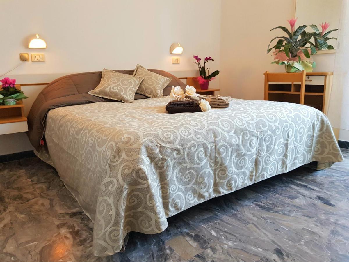 Hotel Romantica ريميني المظهر الخارجي الصورة