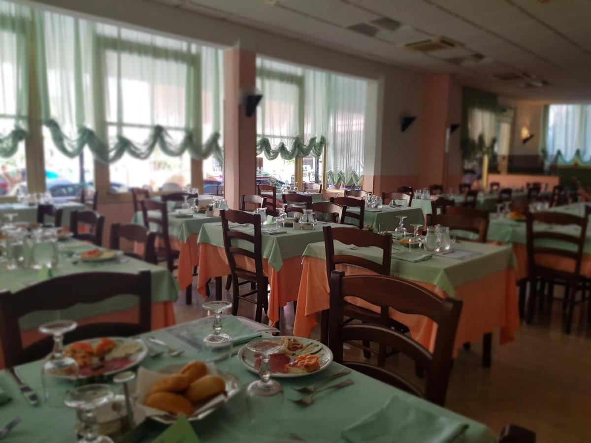 Hotel Romantica ريميني المظهر الخارجي الصورة