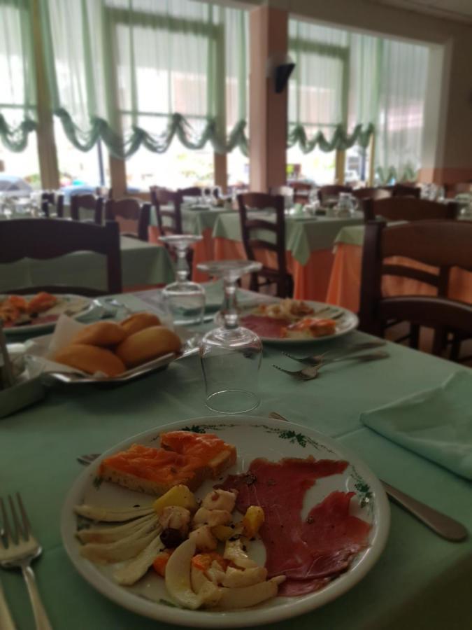 Hotel Romantica ريميني المظهر الخارجي الصورة